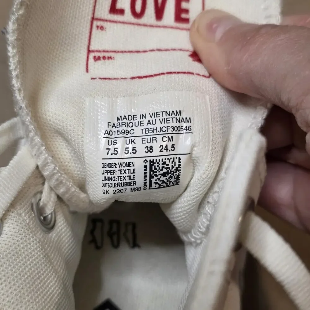 Women’s SZ 7.5 Converse All Star Lift Platform High Embroidered Hearts White